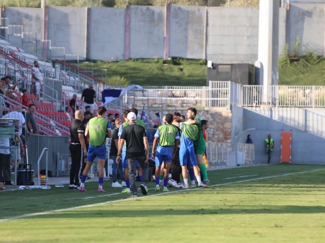 עלו ליתרון. שחקני עכו (מאור עמר)