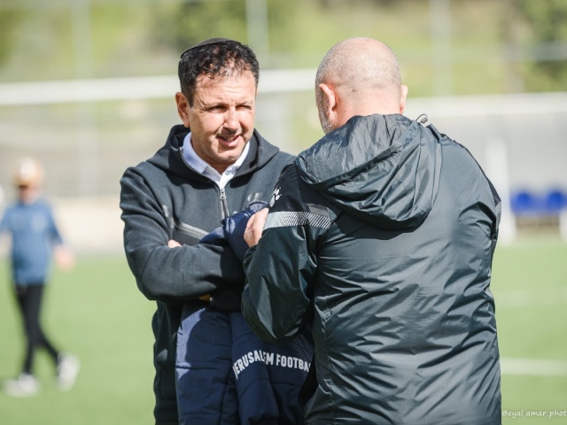 לורנט לוי (אייל עמר(