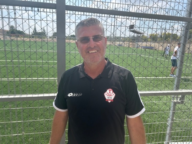 ״השחקנים רוצים ללמוד״. מאמן הפועל לוד איציק שלום (אביחי דלאל)