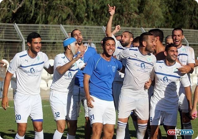 לא שמטו את היתרון. שחקני צפרירים חוגגים (לירן דורף)