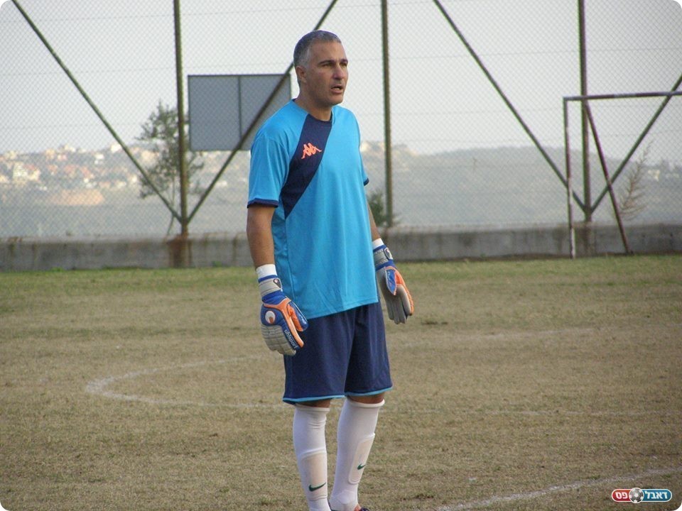 ניצח עם קבוצתו בירכא. שוער בני ראמה, אייל וקראט (אמיר שיבי)