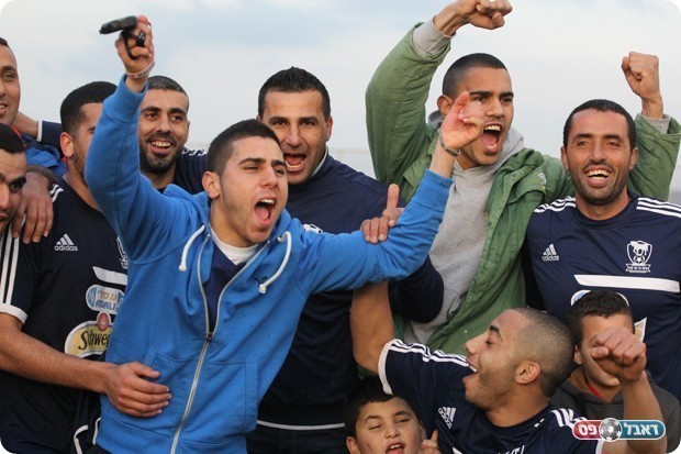 ניצחון גדול. כפר קרע חוגגת (אמיר אבופנה)