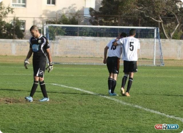 ומקבל עידוד ממוחמד גדיר (שלומי גבאי)