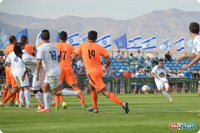 חוסר דיוק בהתקפה. שחקני אילת בניסיון לכבוש (פרנסיסקו דיסטסיו)