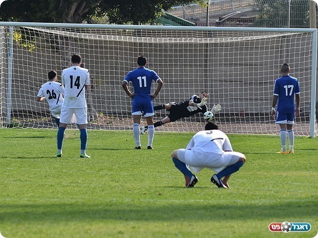 בן הרוש עוצר את דרעי (צילום: ארנון לוי)