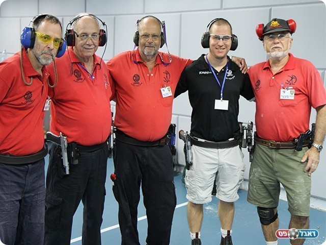 משתתפי ארגון עובדי התעש (צילום: שלומי גבאי)