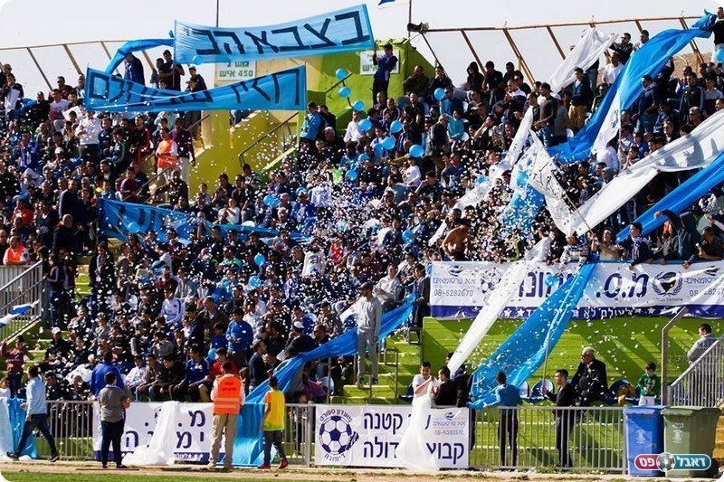 ממשיכים להוליך את הטבלה. אוהדי דימונה (איציק קדוש)