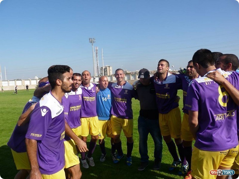 בדרך לליגה ב'. מ.כ. חולון (אלי שמואלי)