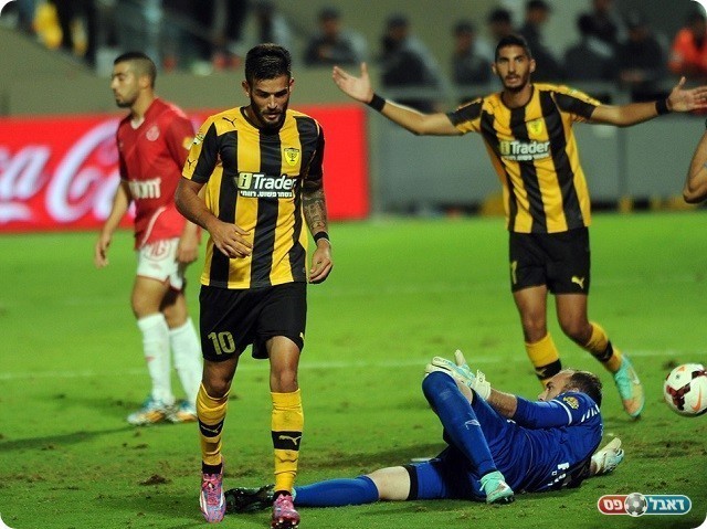 בא לעזרת חבר. חנן ממן משמאל (באדיבות וואלה ספורט)