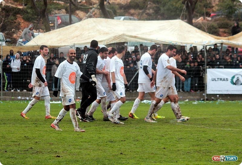 רק 0:0 בפרדסייה. שחקני בית"ר אריאל (מקס צ'רנוגלז)