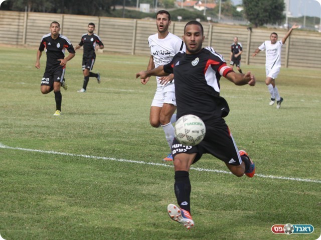 החלוץ אסי גומה ממשיך לכבוש(צילום:שלומי גבאי)