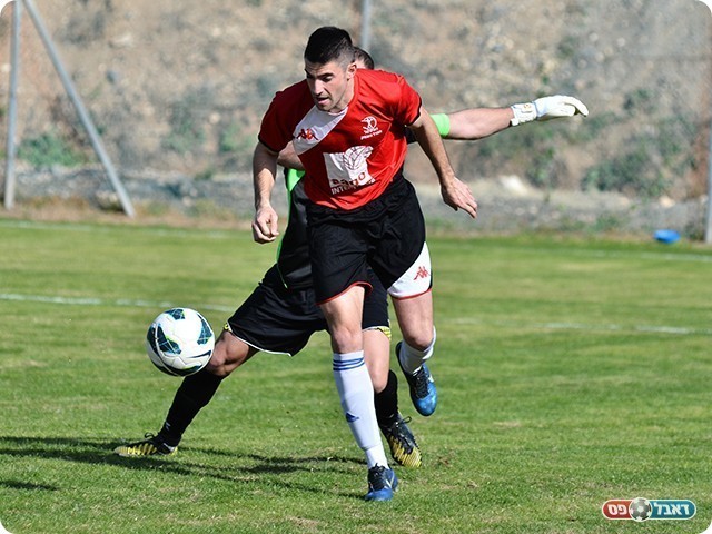 חולף על פני עבדי (צילום: ארנון לוי)