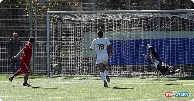 לא התבלבל. טולמסוב כובש (צילום: אייל אורן)