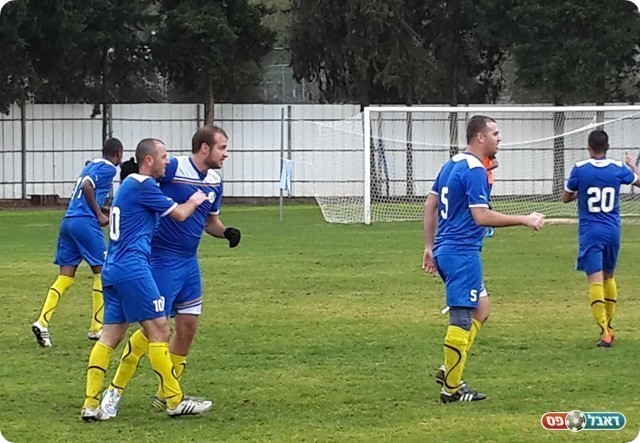 שער בכורה. חוגגים את השני של זאיקה (צילום: אמיר שיבי)