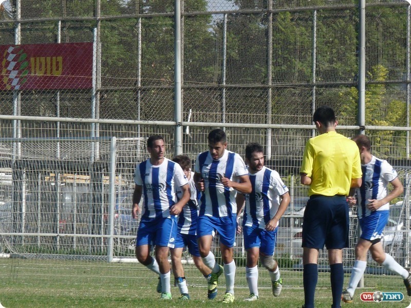 שער קטן וחשוב. שחקני רו"ח חוגגים