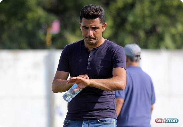 הורחק בבית הדין וראה את המשחק מהיציע. שלומי עמר (לירן דורף)