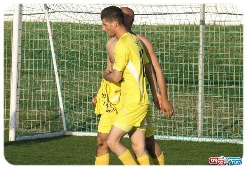 שלושער עבור בית"ר כפר כנא. טאהא טאהא (מיכה פישנזון)