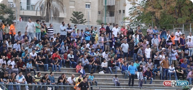 אווירה יוצאת מן הכלל. האוהדים (צילום: שלומי גבאי)