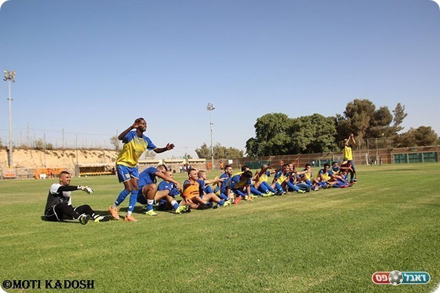 שחקני אשדוד בסיום המשחק (מוטי קדוש)