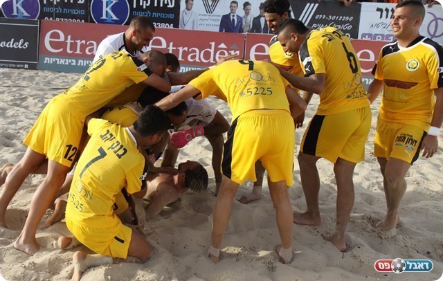 נתניה חוגגת נצחון 