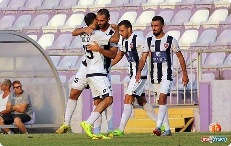 שחקני כפר קאסם חוגגים (לירן דורף)