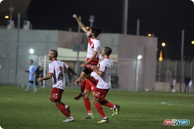 קדוסי חוגג את השער הראשון (וואסים מוואסי)