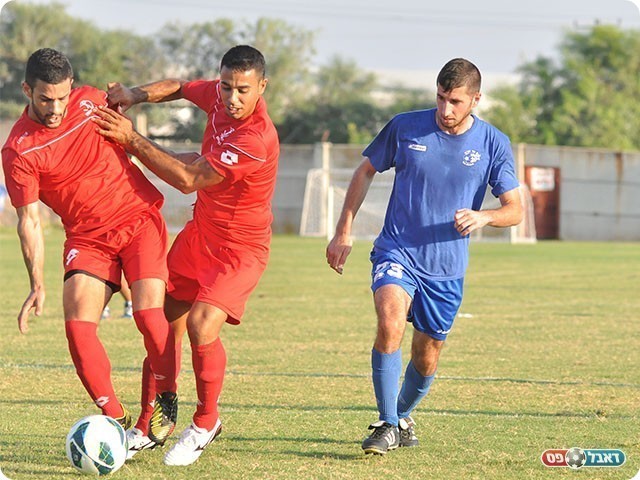 מרכז ההגנה, בני סימנטוב (מימין) וחמיס (צילום: קובי פורטל)