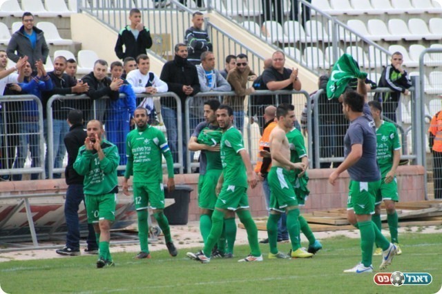 טרפו את הקלפים עבור עראבה. שחקני מכבי קנא אחרי הניצחון בדרבי