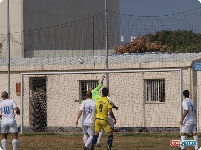 ניסיון ראשון. פחימה נהדף לקרן