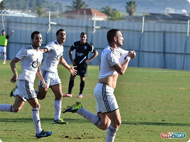 והולך לחגוג (צילום: ארנון לוי)