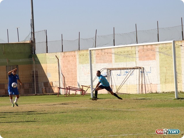 דרעי לבדו בתוך הרחבה (צילום: עודד חסין)