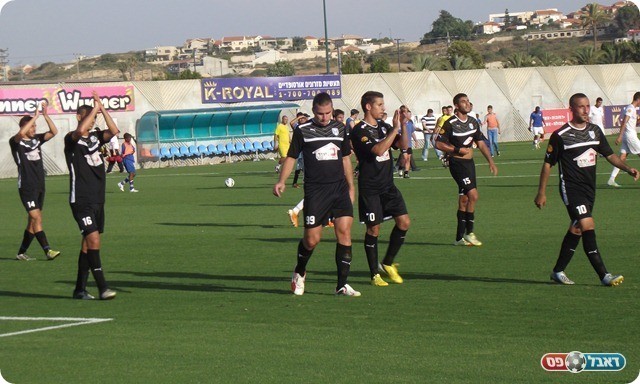 לגמור את העבודה. שחקני בית"ר ת"א רמלה (צילום: אלירן ברנשטיין)