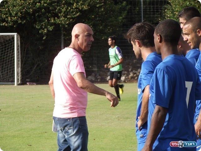 עובדים על כושר גופני. לוי (צילום: אלירן ברנשטיין)