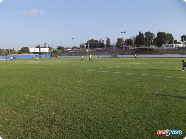 מחכים לביקורת. המגרש המחודש בבאר יעקב (צילום: אלירן ברנשטיין)