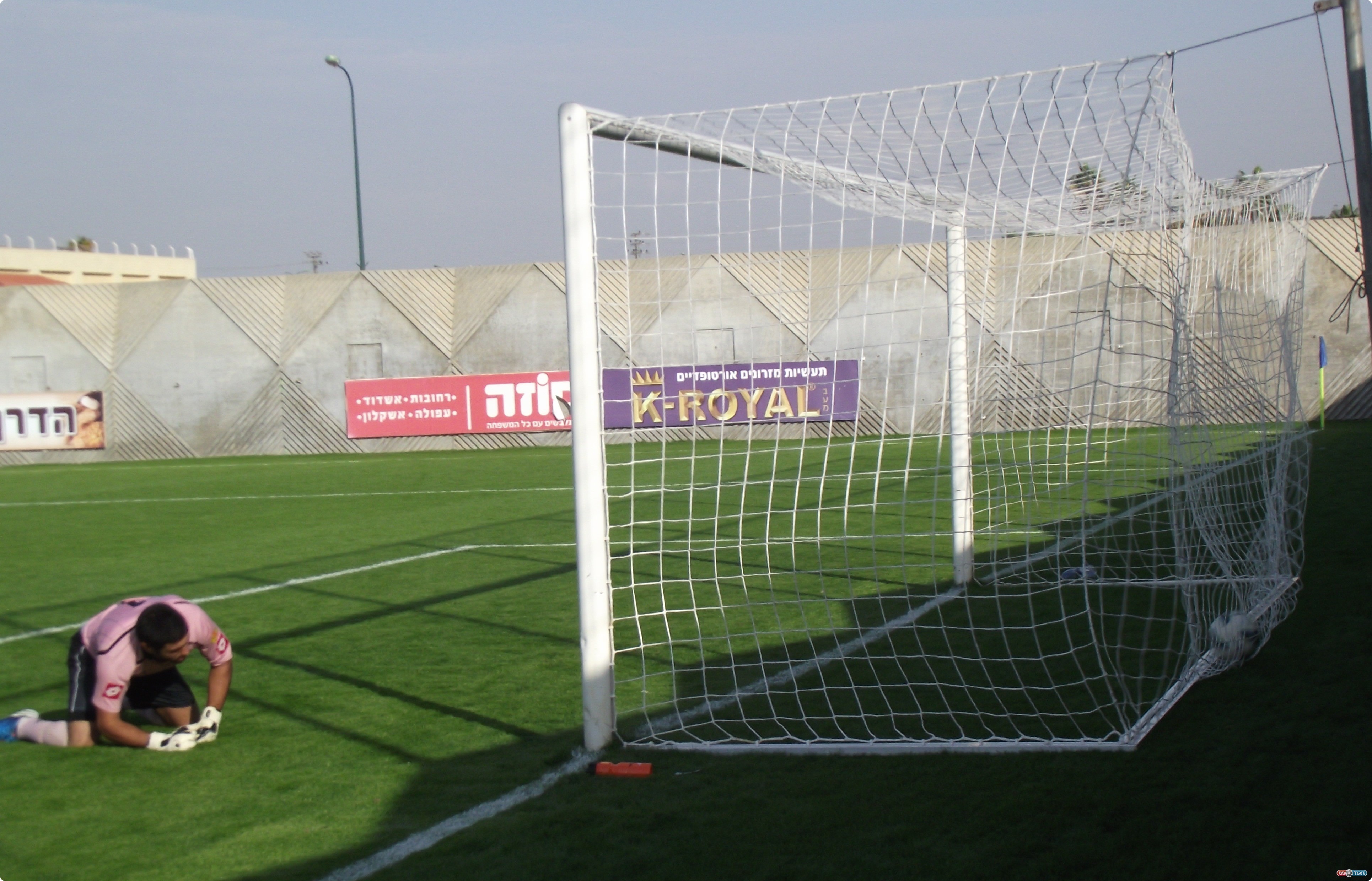 שערי מוציא את הרביעי מהרשת