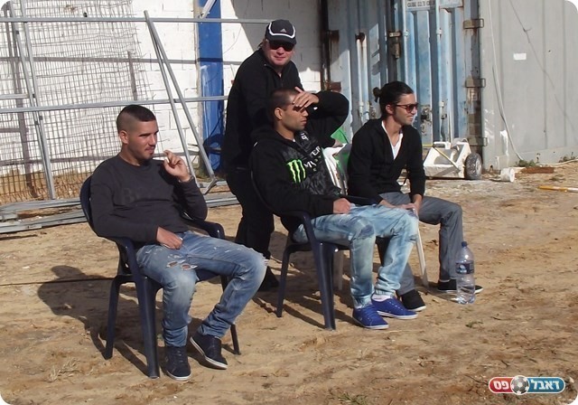 ברנדויין הפצוע יושב בצד