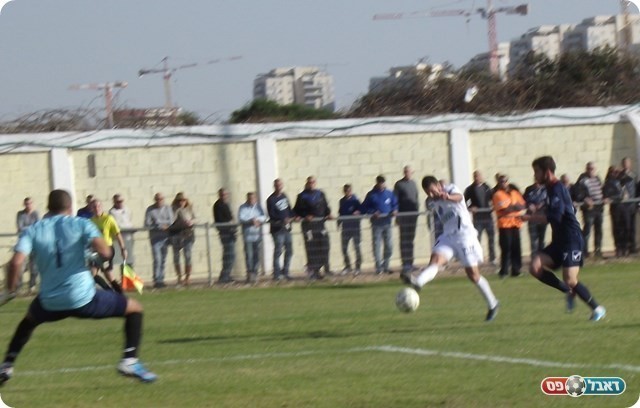 נועם תרועה עם ההזדמנות הראשונה