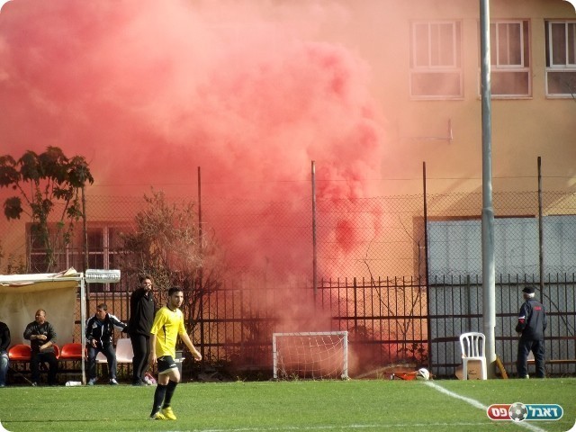 המשחק הופסק וחודש. הרימון האדום (צילום: אייל אורן)