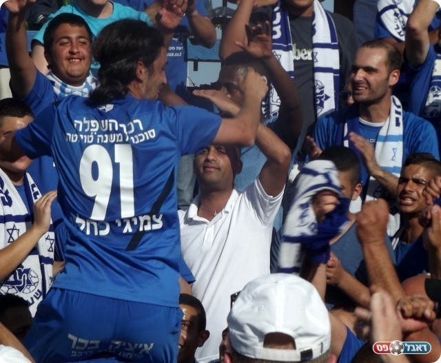 חגיגה משושלש. ברנדוין על הכתפיים (אייל אורן)