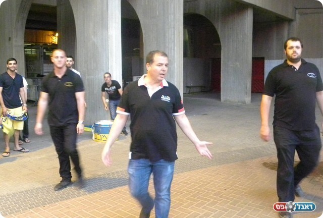 ירד בחסות האבטחה. רון חדד (צילום: עוז מלכה)