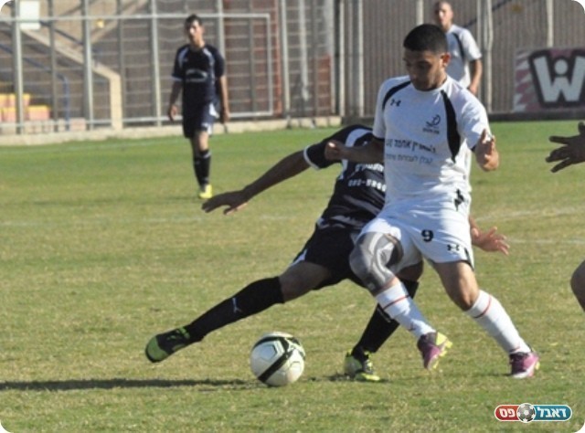 פאחם רצתה להציל את המשחק. מוחמד ג'ברין (צילום: מוחמד חאדר אניס)