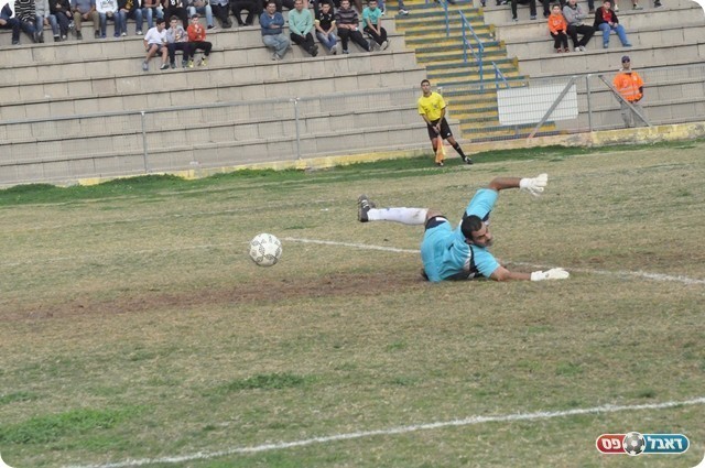 בן כליפא נכנע (צילום: מוחמד חאדר אניס)