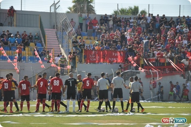 המגרש לבש חג. האוהדים (אחמד עוויסאת)