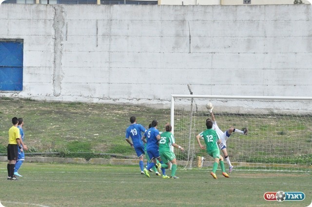 השוער הכי טוב בליגה. ביראני הודף שוב (צילום: חאדר אניס)