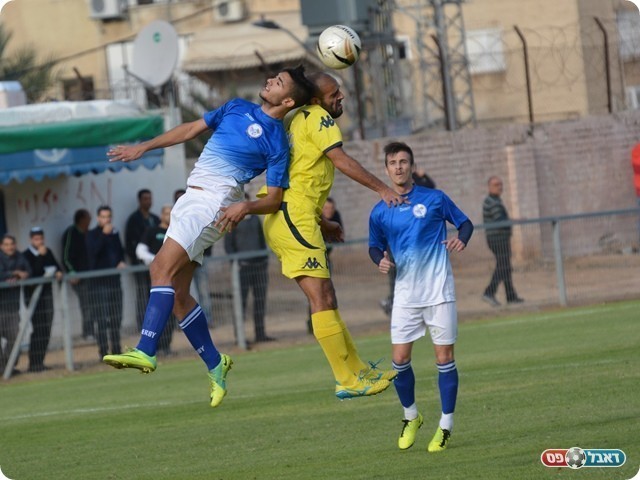 משחק מצוין. אלקבץ מעל עובד (צילום: ולדי מויסייב)