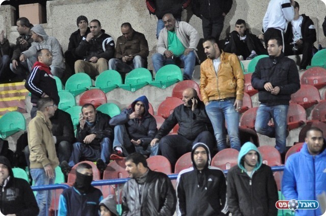 בגלל מזג האוויר. הצופים (צילום: חאדר אניס)