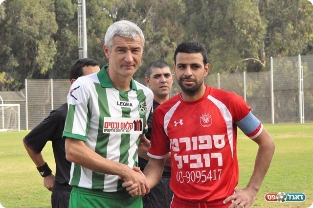 מפגש פיקנטי. סרסור ומגמדוב (צילום: מוחמד חאדר אניס)