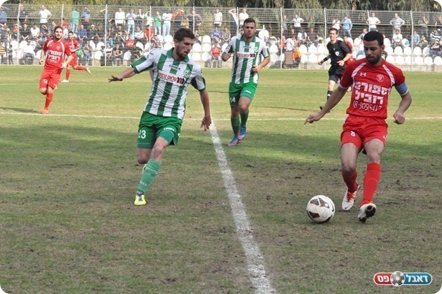 ללא הזדמנות משמעותית. סרסור מול שדה (צילום: מוחמד חאדר אניס)