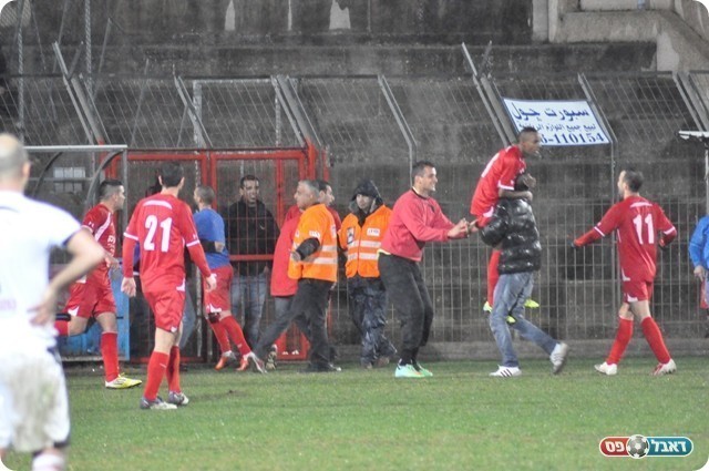 שחקני איכסל חוגגים (צילום: חאדר אניס)