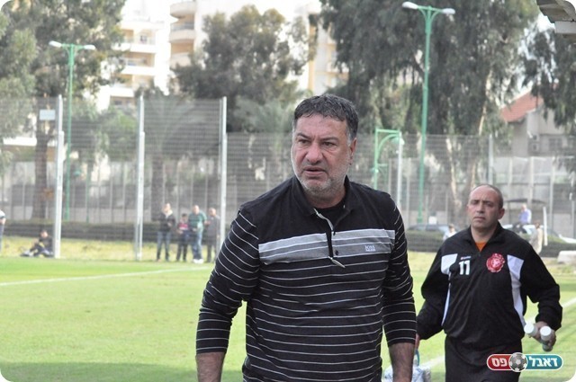 מערך הגנתי. עיסא (צילום: מוחמד חאדר אניס)